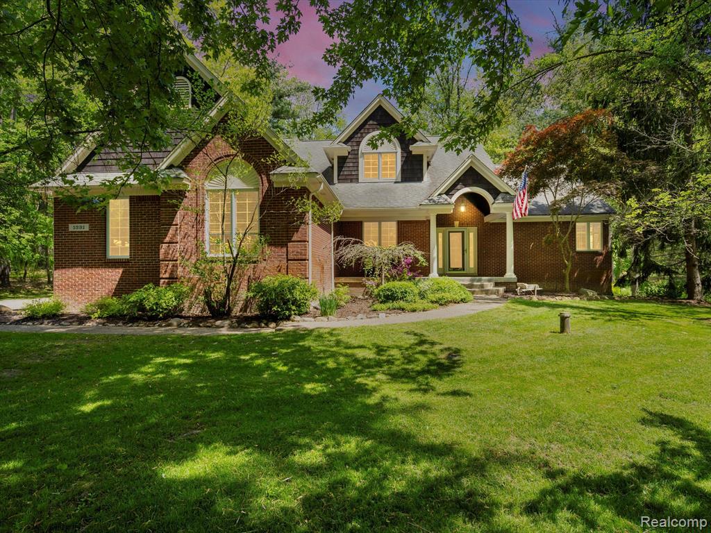 1331 Avon Circle West Rochester Hills, MI 48309 - Photo 4 of 54
