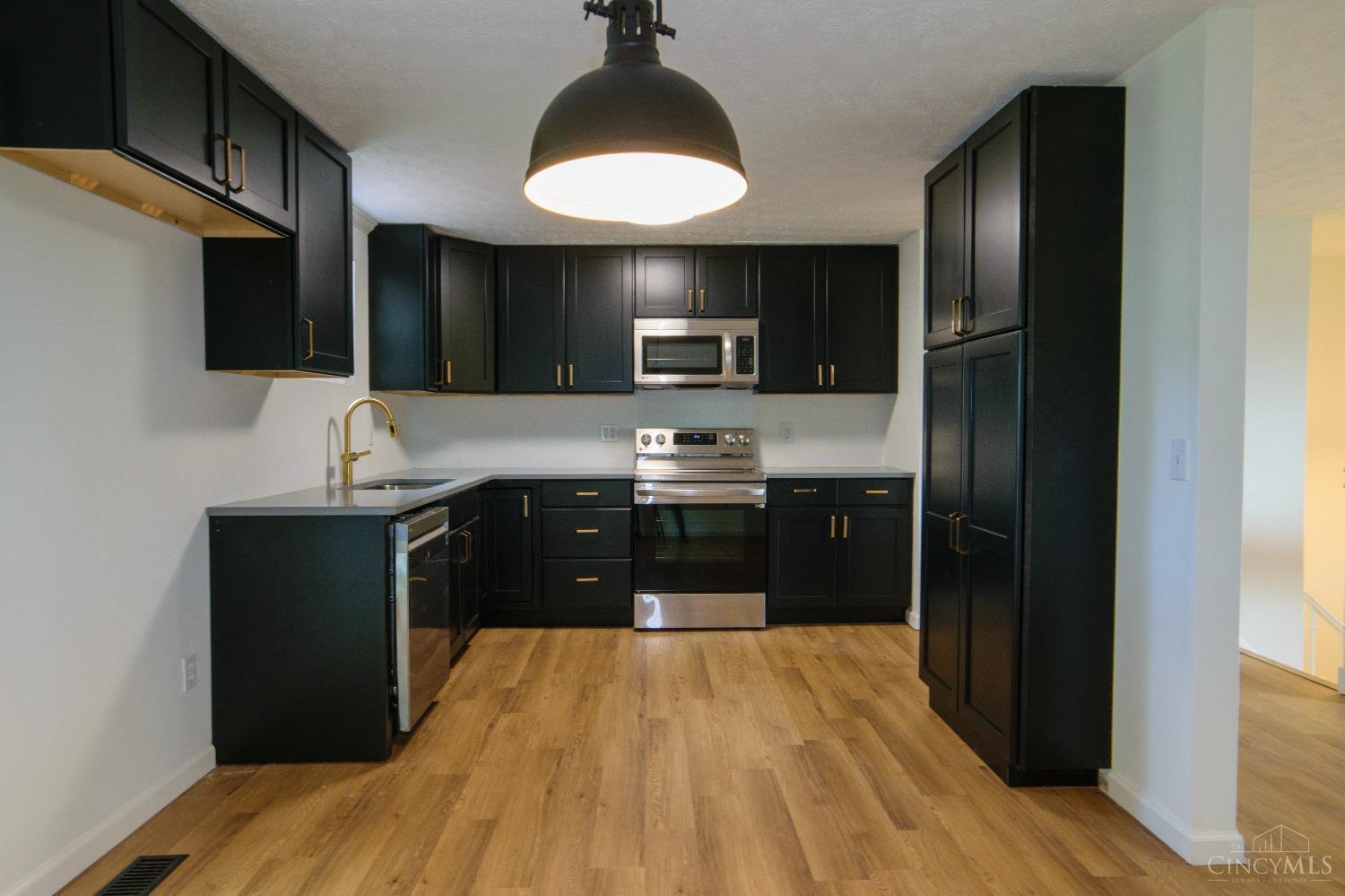12115 Pippin Road Cincinnati, OH 45251 - Photo 13 of 41 Gallery Image 13