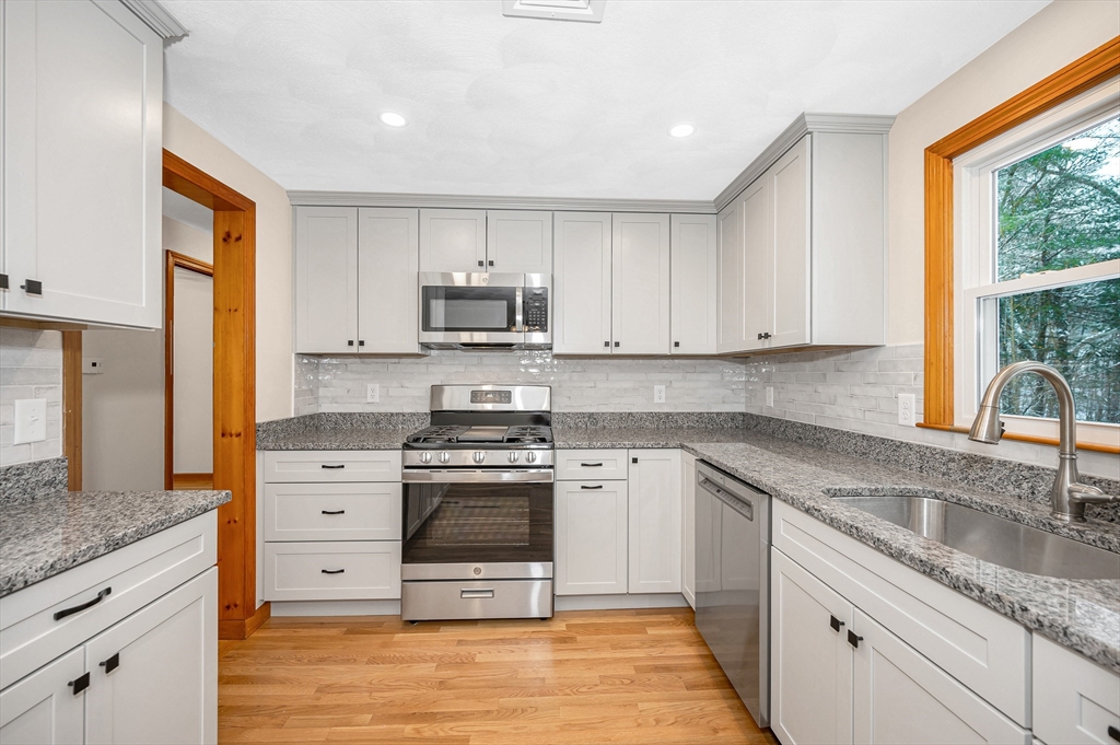 23 Meade Road Billerica, MA 01821 - Photo 11 of 42 Gallery Image 11