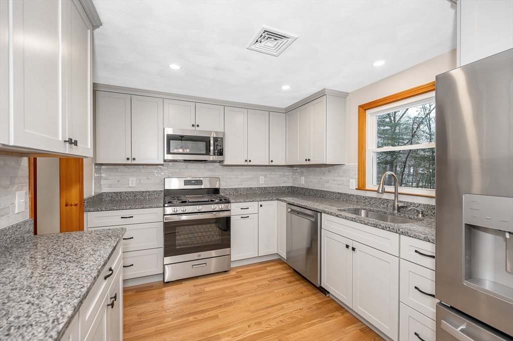 23 Meade Road Billerica, MA 01821 - Photo 10 of 42 Gallery Image 10