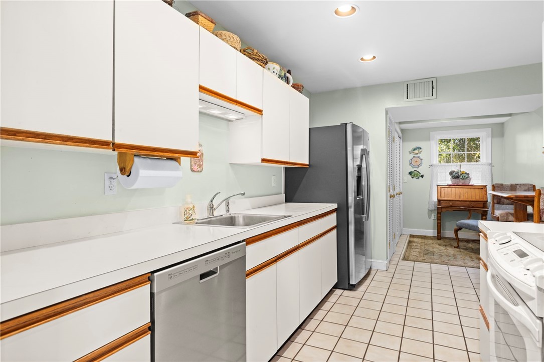 119 Corey Lane Middletown, RI 02842 - Photo 12 of 44