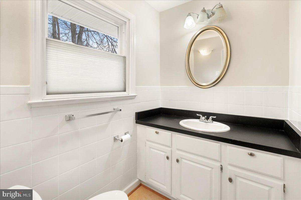 9522 Crosby Road Silver Spring, MD 20910 - Photo 16 of 39 Primary Bathroom