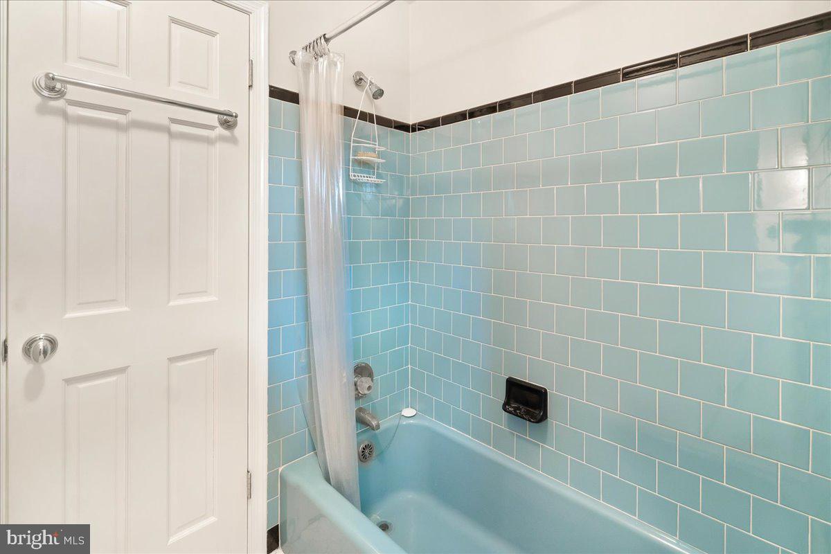 9522 Crosby Road Silver Spring, MD 20910 - Photo 20 of 39 Upstairs hall bathroom