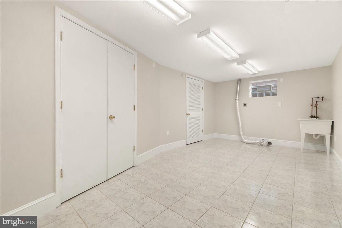 9522 Crosby Road Silver Spring, MD 20910 - Photo 26 of 39 Laundry area in large room offering flex space