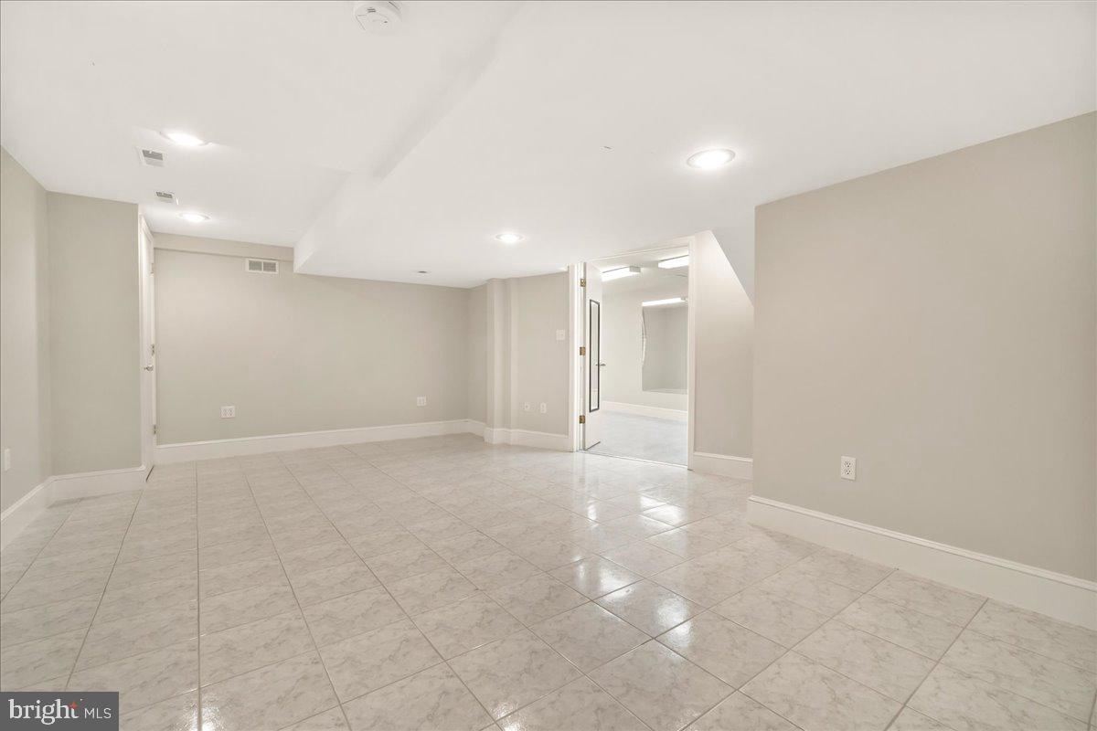 9522 Crosby Road Silver Spring, MD 20910 - Photo 27 of 39 Huge additional bonus room