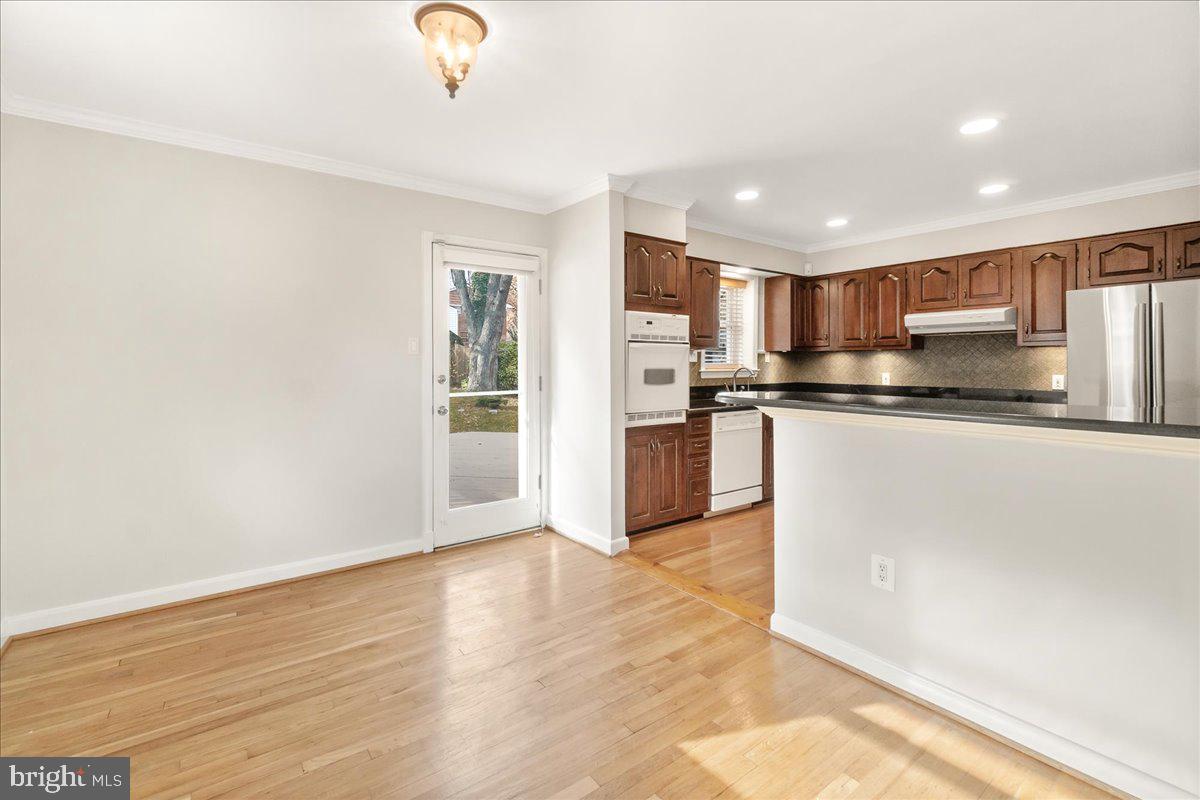 9522 Crosby Road Silver Spring, MD 20910 - Photo 8 of 39 Dining area right off kitchen with door to deck