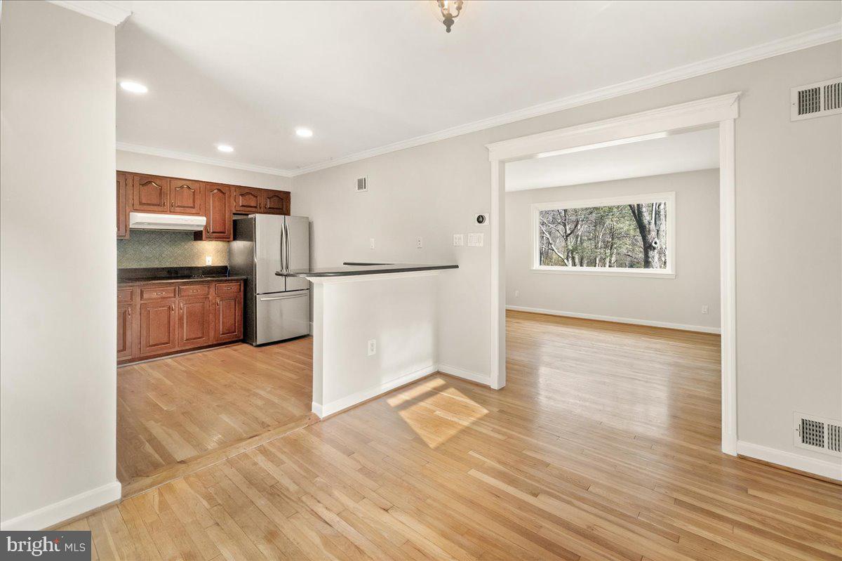 9522 Crosby Road Silver Spring, MD 20910 - Photo 9 of 39 Dining area looking into living room and kitchen