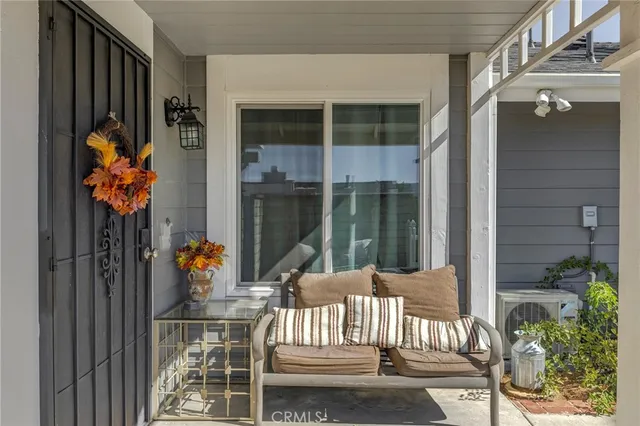 $925,000 | 27829 Carnegie Avenue, Santa Clarita, CA 91350