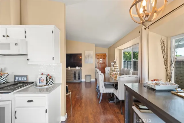 $925,000 | 27829 Carnegie Avenue, Santa Clarita, CA 91350