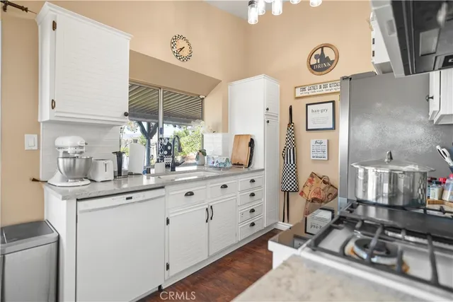 $925,000 | 27829 Carnegie Avenue, Santa Clarita, CA 91350