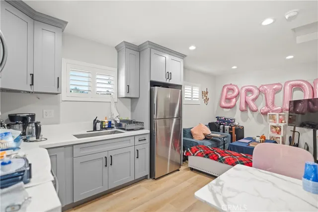 $925,000 | 27829 Carnegie Avenue, Santa Clarita, CA 91350