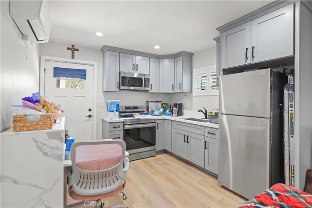 $925,000 | 27829 Carnegie Avenue, Santa Clarita, CA 91350