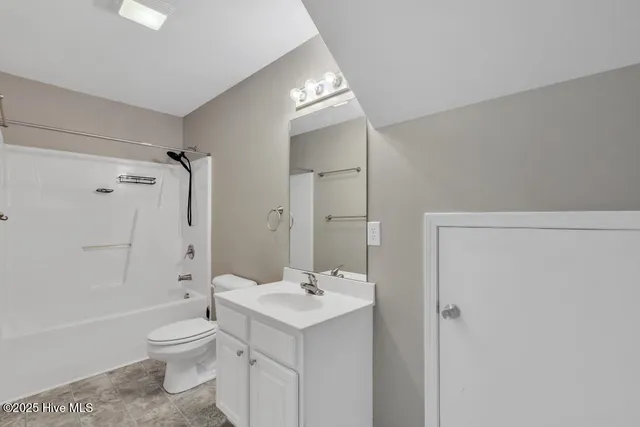 $1,800 | 101 Ole Field Circle, Unit D, Newport, NC 28570