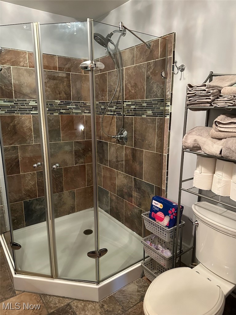 2592 Dodd Road Willoughby, OH 44094 - Photo 23 of 27 Master Bath