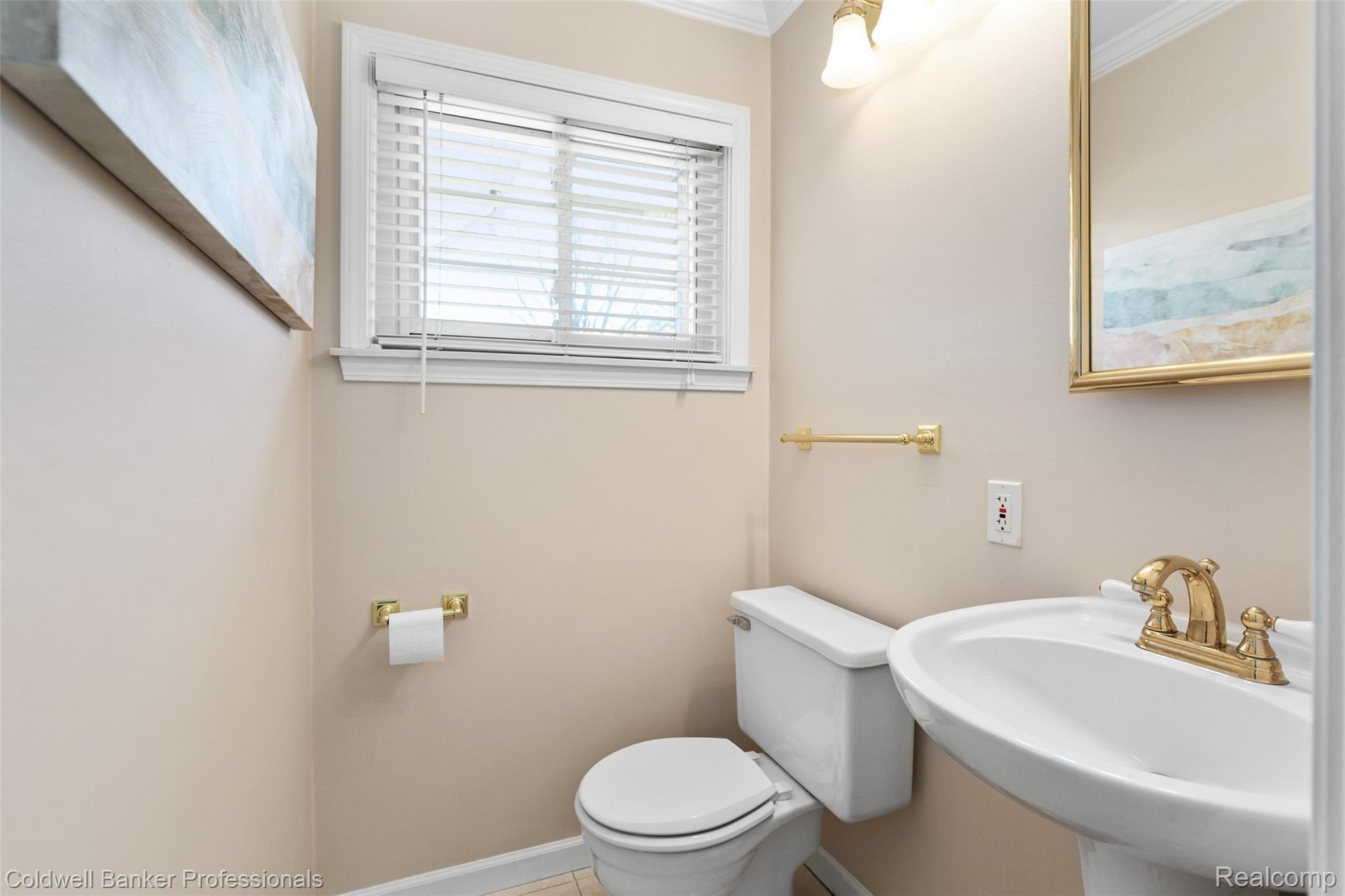 951 North Reading Road Bloomfield Hills, MI 48304 - Photo 14 of 29 Half bath.jpg