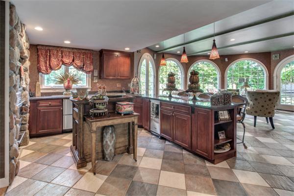 121 Larchmont Road Melrose, MA 02176 - Photo 11 of 30 Gallery Image 11