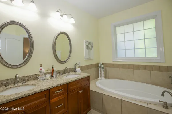 $2,300 | 373 Kerr Lake Road, Aberdeen, NC 28315