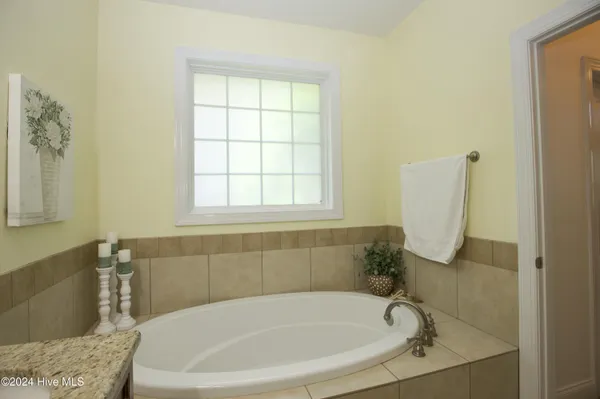 $2,300 | 373 Kerr Lake Road, Aberdeen, NC 28315