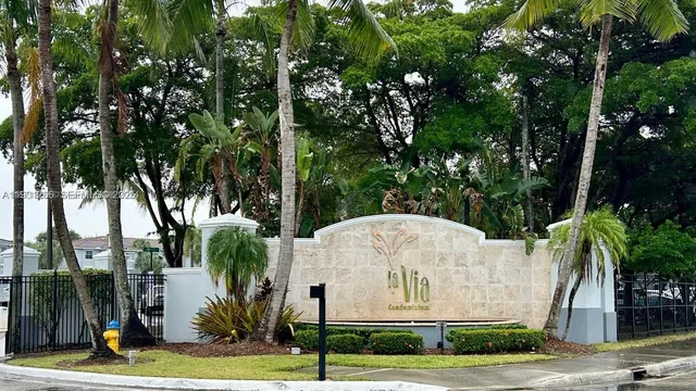 $2,300 | 155 Northwest 96th Terrace, Unit 2201, Pembroke Pines, FL 33024