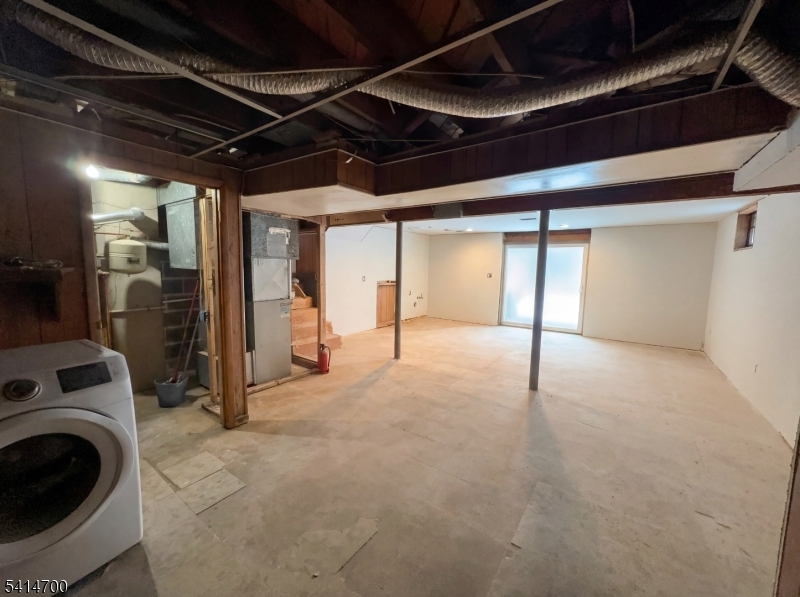 78 Parkside Road Plainfield, NJ 07060 - Photo 22 of 29 a view of empty room with washing machine