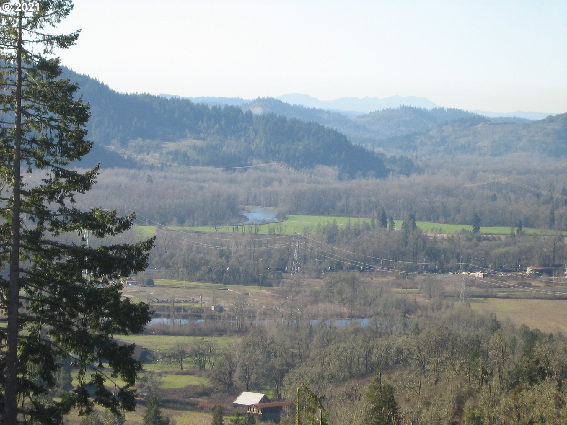 5 R R R.R. Baker Road Springfield, OR 97478 - Photo 3 of 29 a view of a town with mountains in the background