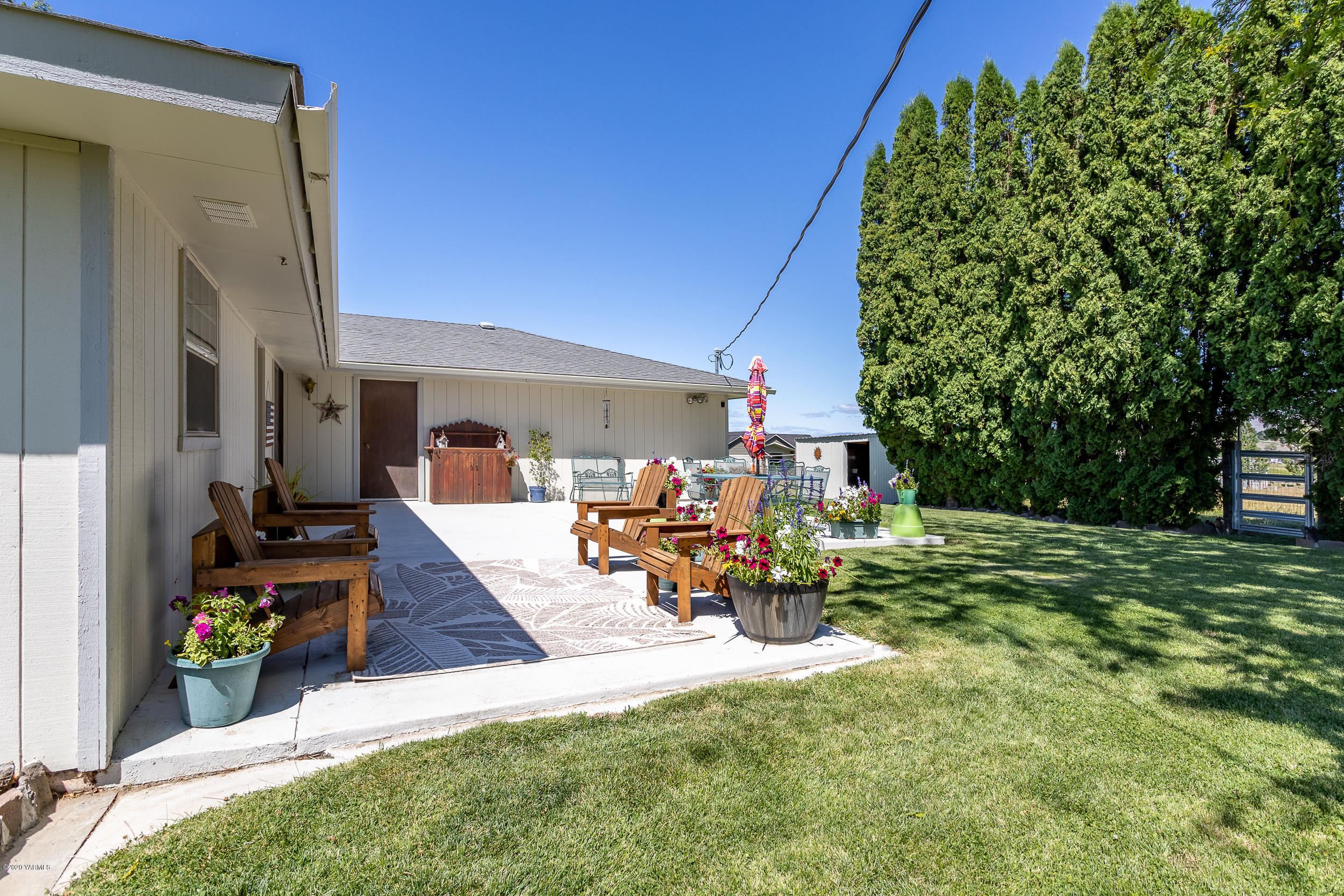 1020 Beane Road Moxee, WA 98936 - Photo 12 of 36 a view of a backyard with plants and a patio