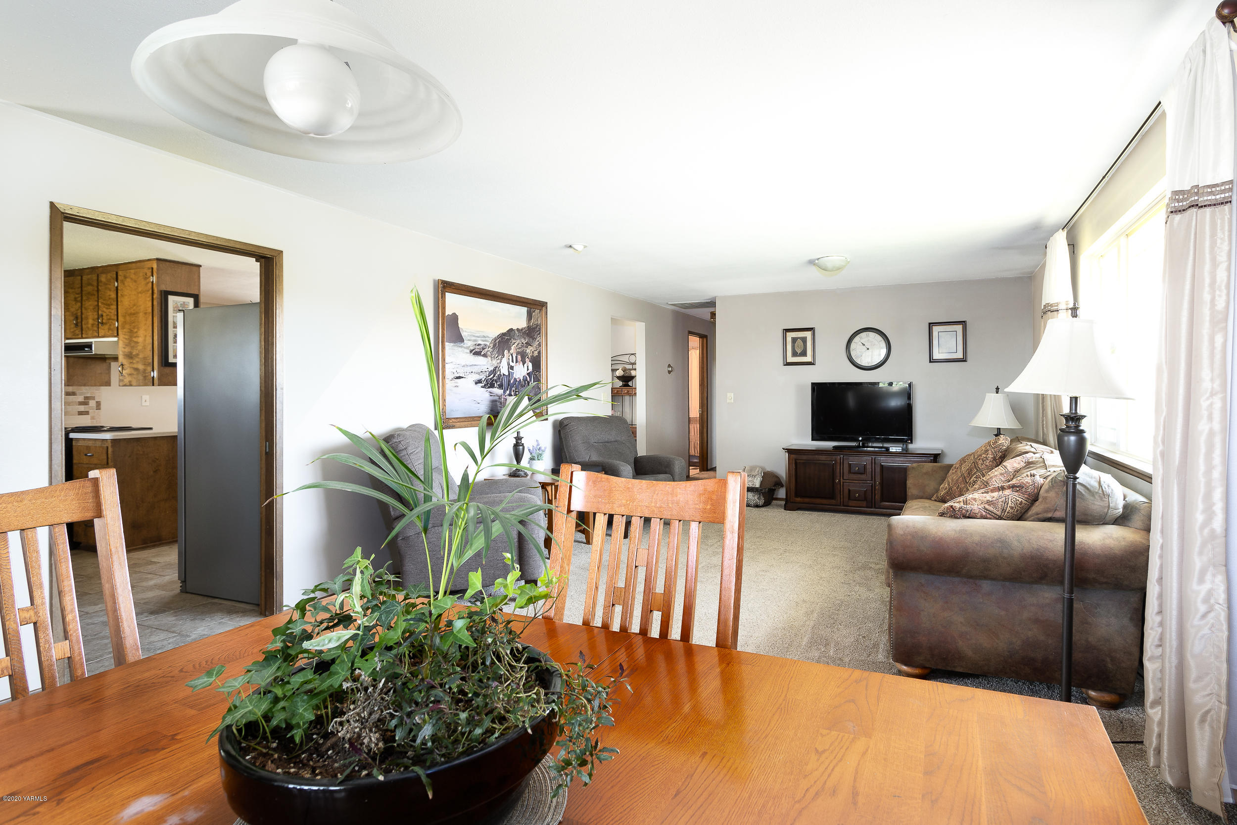 1020 Beane Road Moxee, WA 98936 - Photo 22 of 36 a living room with furniture and a fireplace