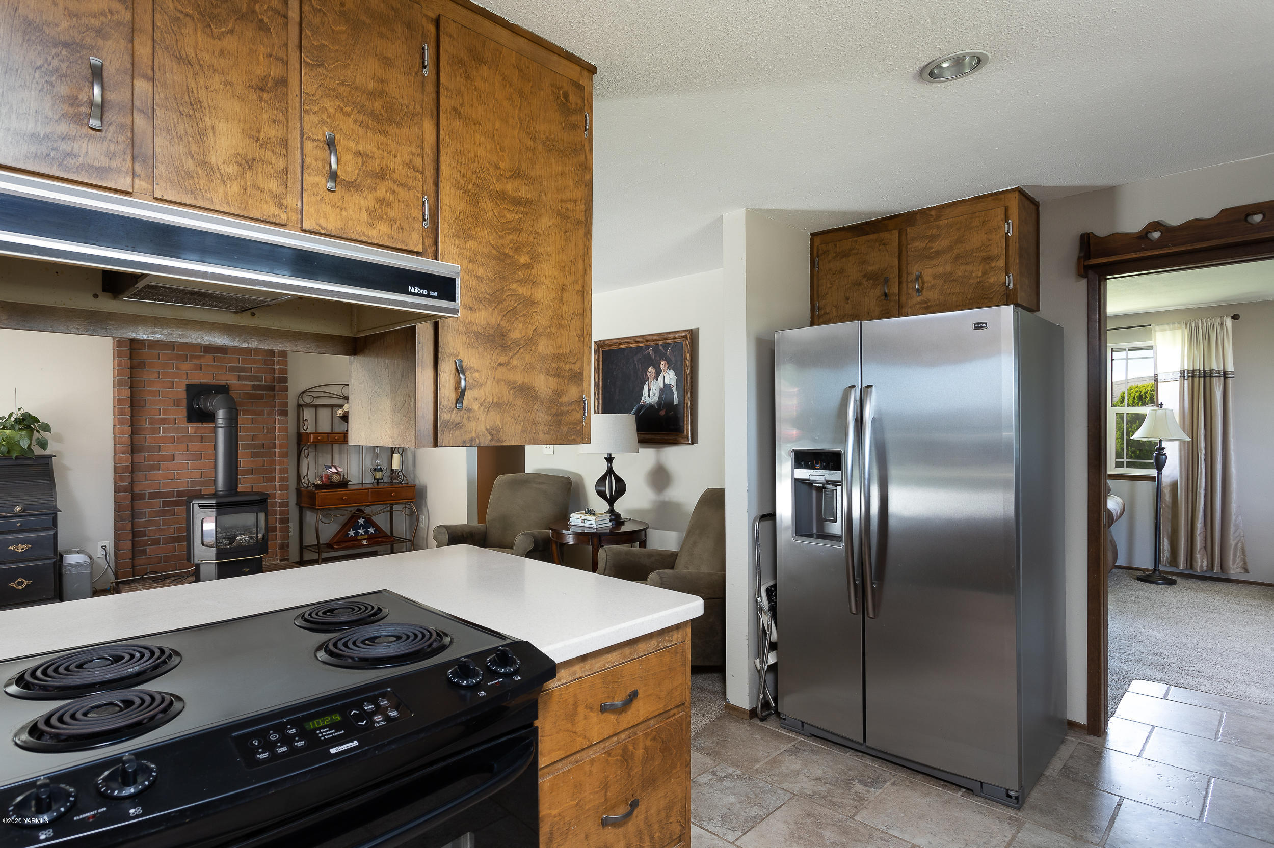 1020 Beane Road Moxee, WA 98936 - Photo 25 of 36 a kitchen with stainless steel appliances granite countertop a stove and a refrigerator