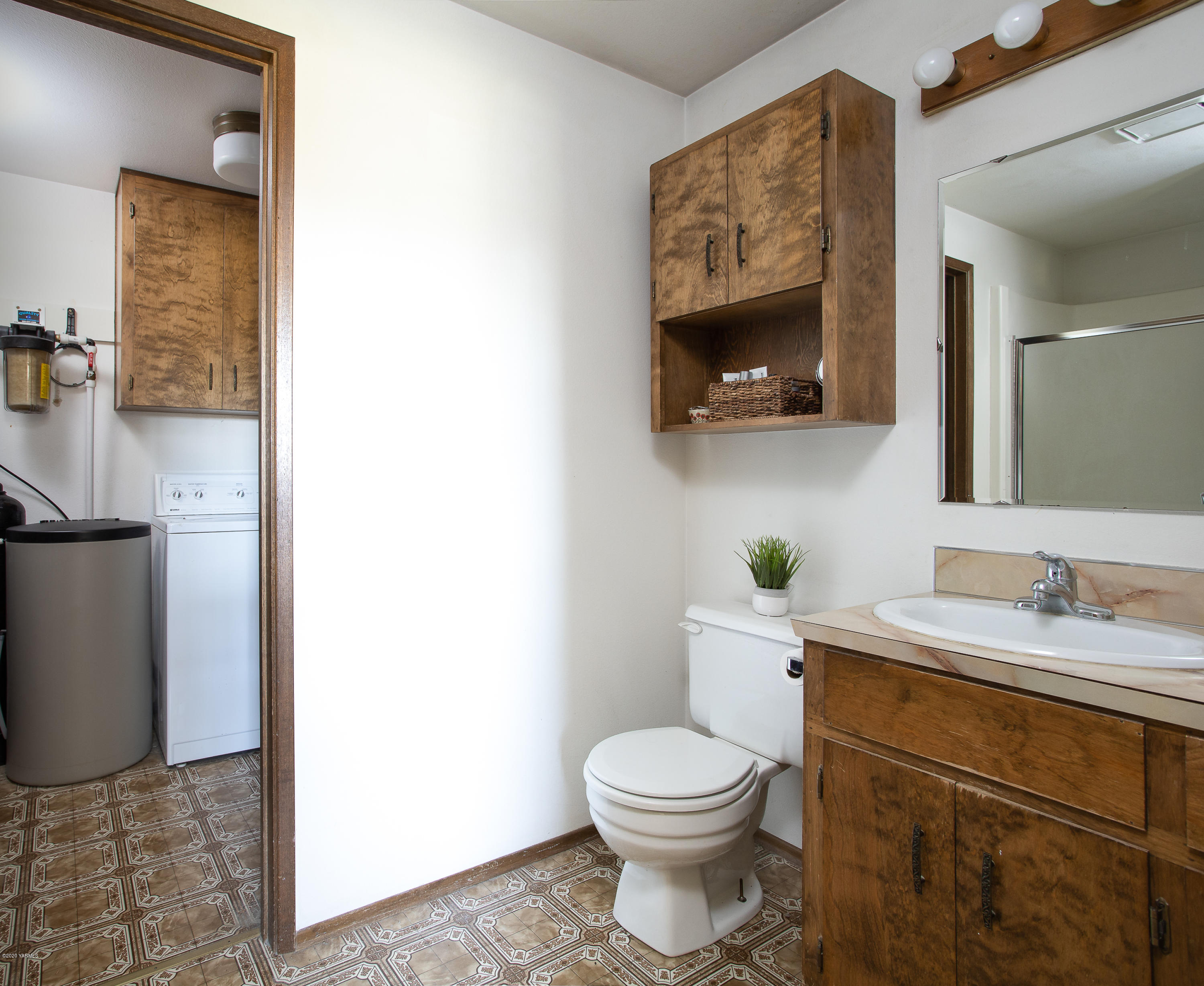 1020 Beane Road Moxee, WA 98936 - Photo 36 of 36 a bathroom with a toilet a sink and mirror