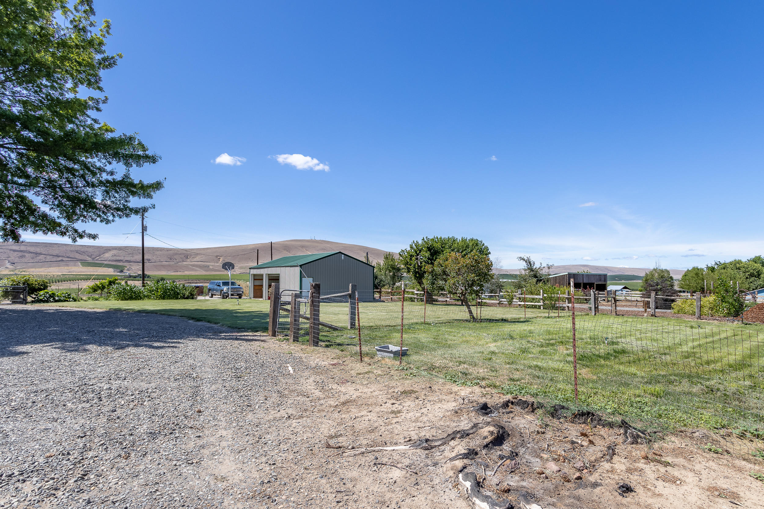 1020 Beane Road Moxee, WA 98936 - Photo 6 of 36