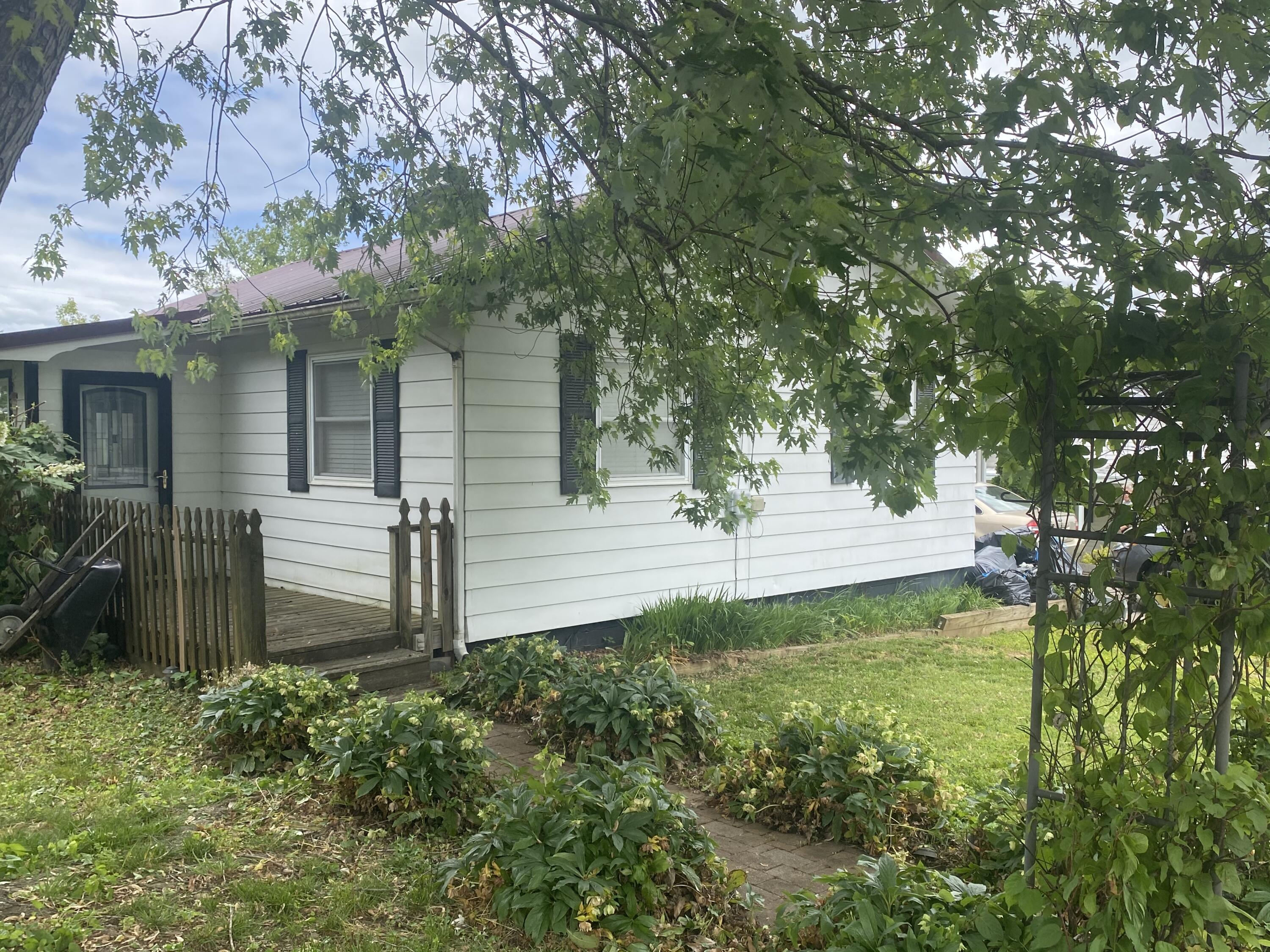 106 Packer Road Oak Ridge, TN 37830 - Photo 1 of 17 EF49EA13-5E46-452B-BF95-5DAEDCB3065D
