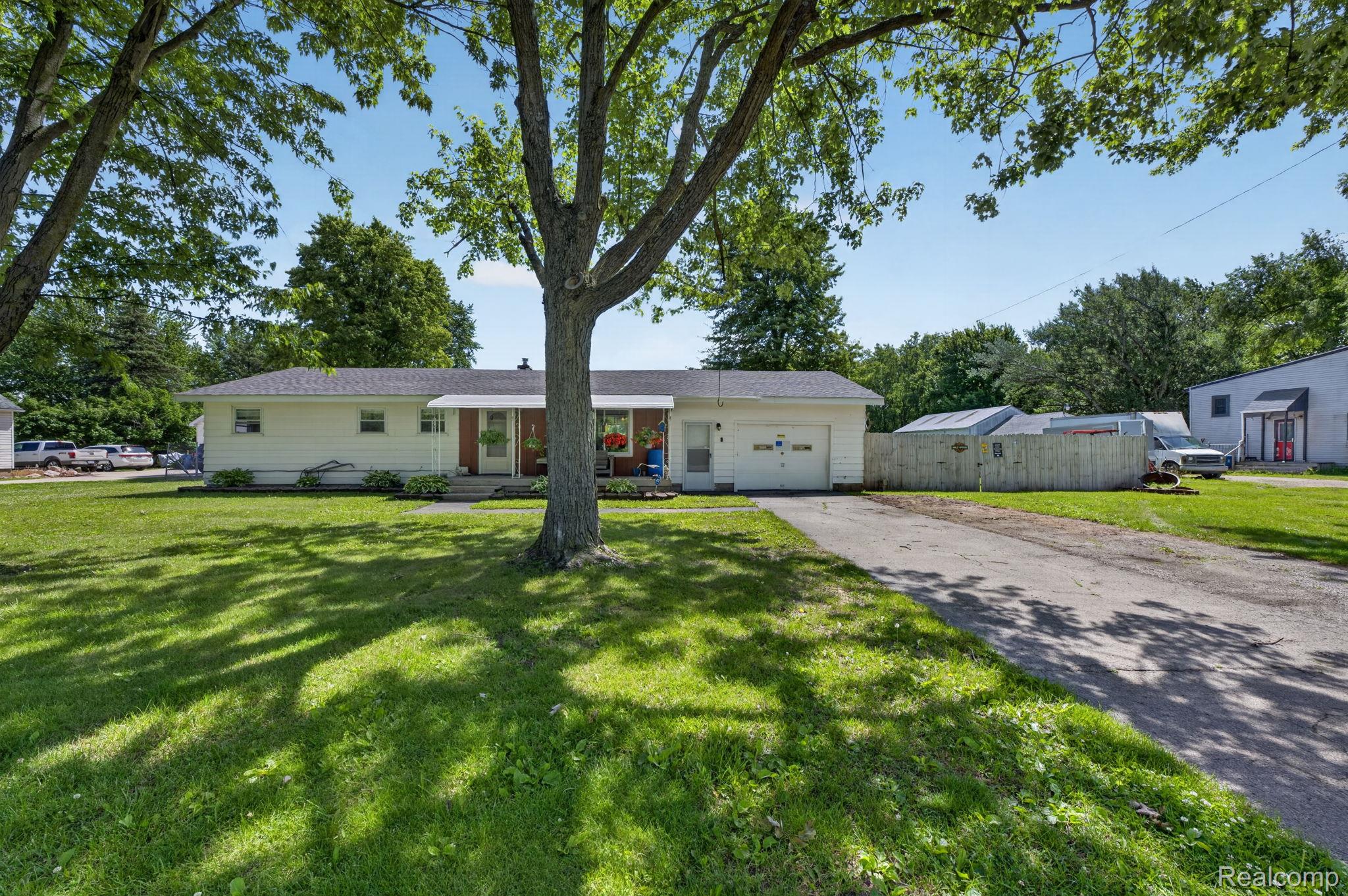 5233 Torrey Road Flint, MI 48507 - Photo 6 of 45 6-web-or-mls-DSC_5498.jpg