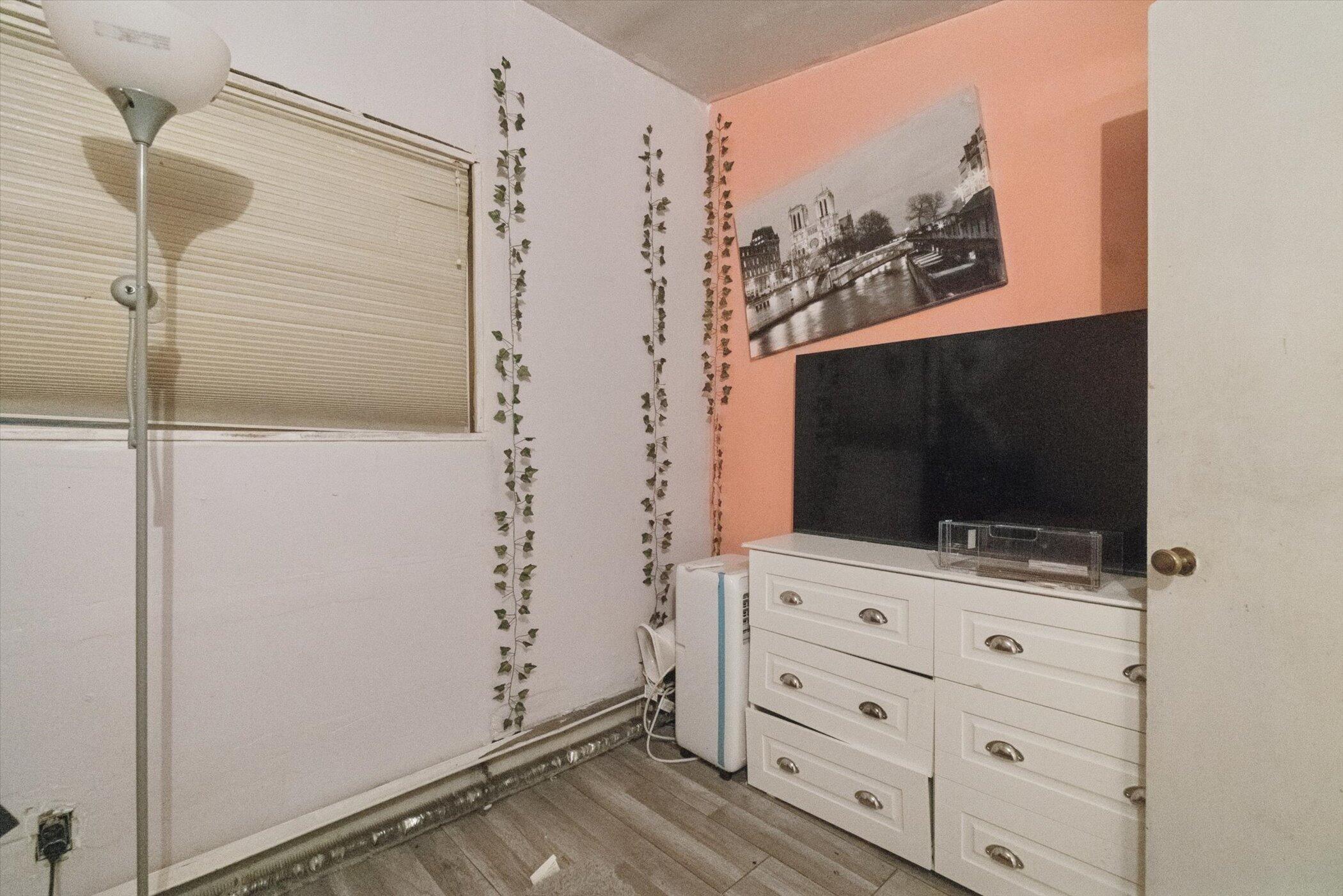 1663 South 100th Street West Allis, WI 53214 - Photo 17 of 23 18-1663 S 100th St-WindowStill-Photograp