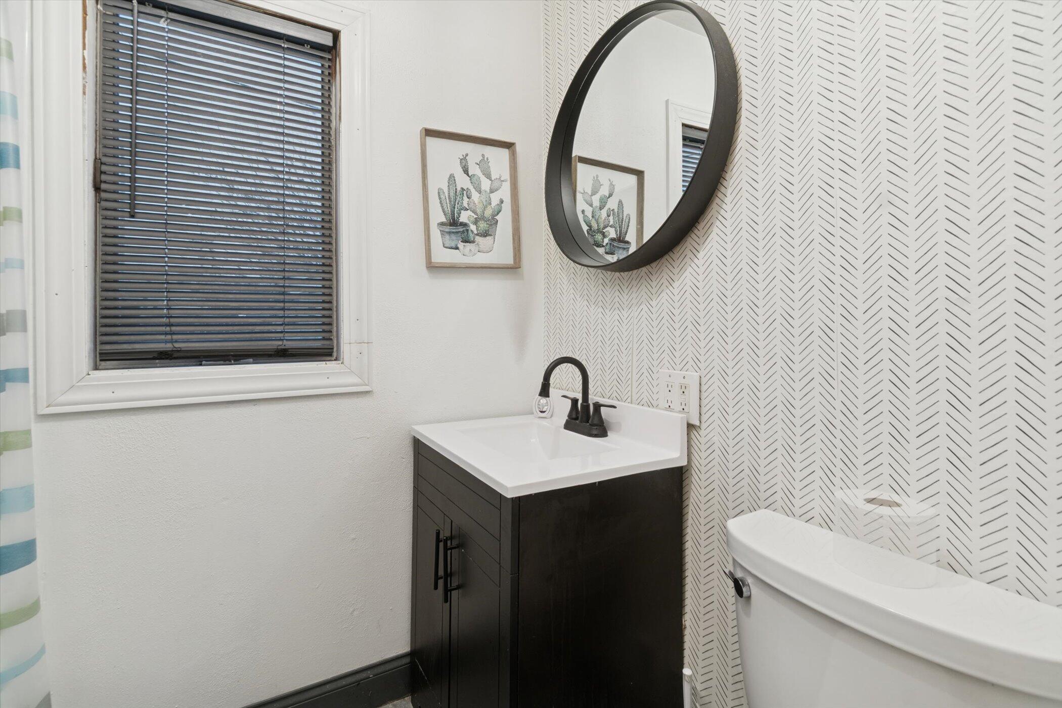 1663 South 100th Street West Allis, WI 53214 - Photo 19 of 23 27-1663 S 100th St-WindowStill-Photograp