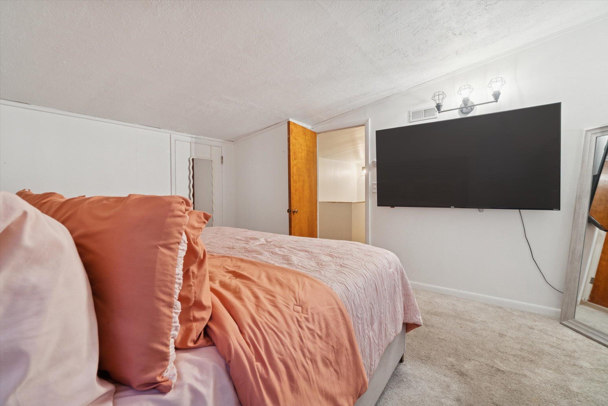 1663 South 100th Street West Allis, WI 53214 - Photo 3 of 23 22-1663 S 100th St-WindowStill-Photograp