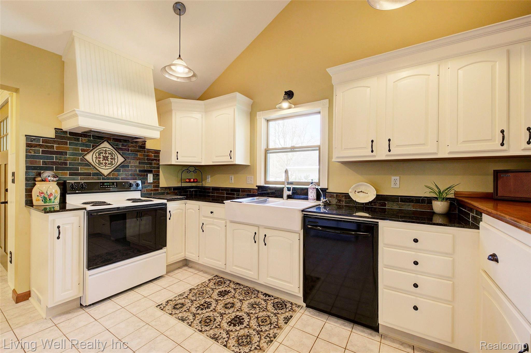 712 Brighton Lake Road Brighton, MI 48116 - Photo 20 of 47 4H8A0250_1_2.jpg