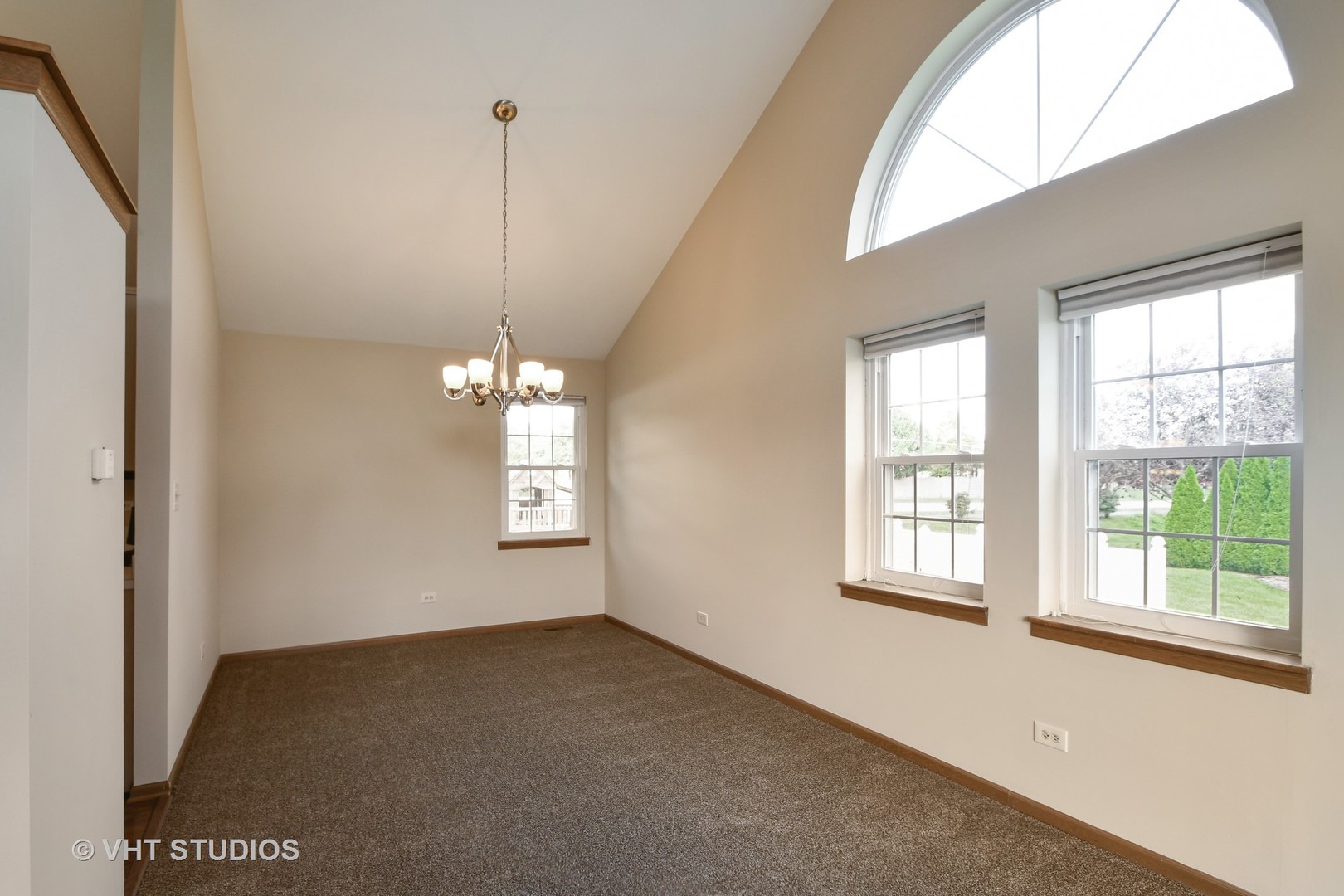 8116 Old Mill Road Frankfort, IL 60423 - Photo 6 of 16 a view of a room with windows