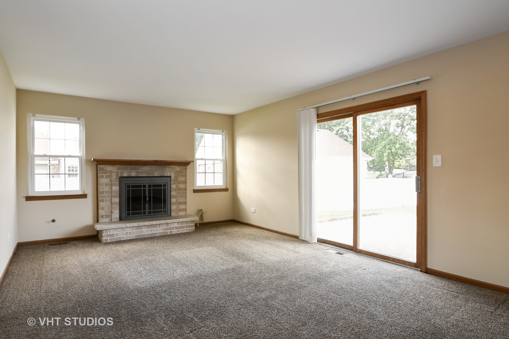 8116 Old Mill Road Frankfort, IL 60423 - Photo 7 of 16 an empty room with a fireplace