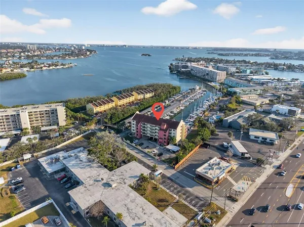 $2,200 | 1750 Harbor Place, Unit 303, South Pasadena, FL 33707