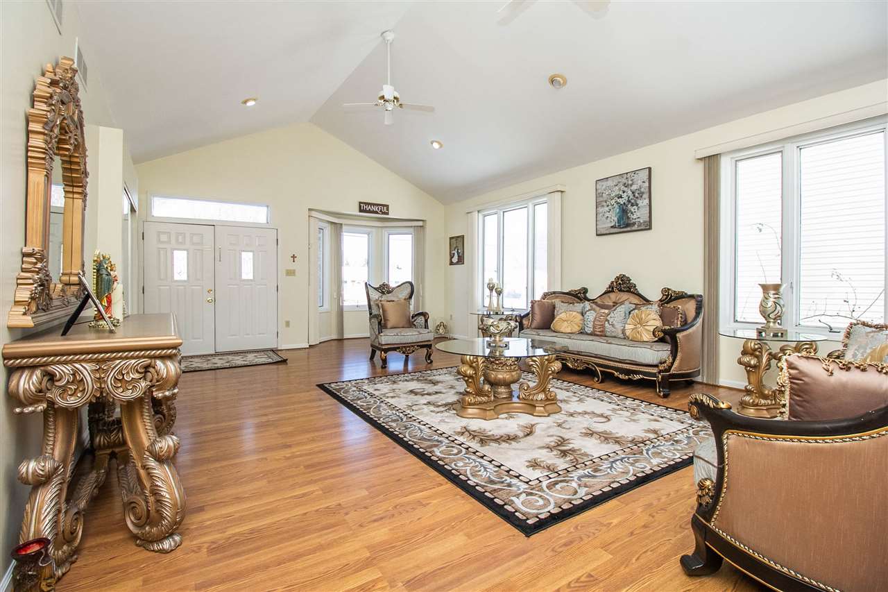 2090 Oakcrest Road Sterling Heights, MI 48310 - Photo 7 of 61 50031819-6.JPG