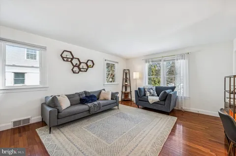 $419,000 | 512 Media Parkway, Wallingford, PA 19086