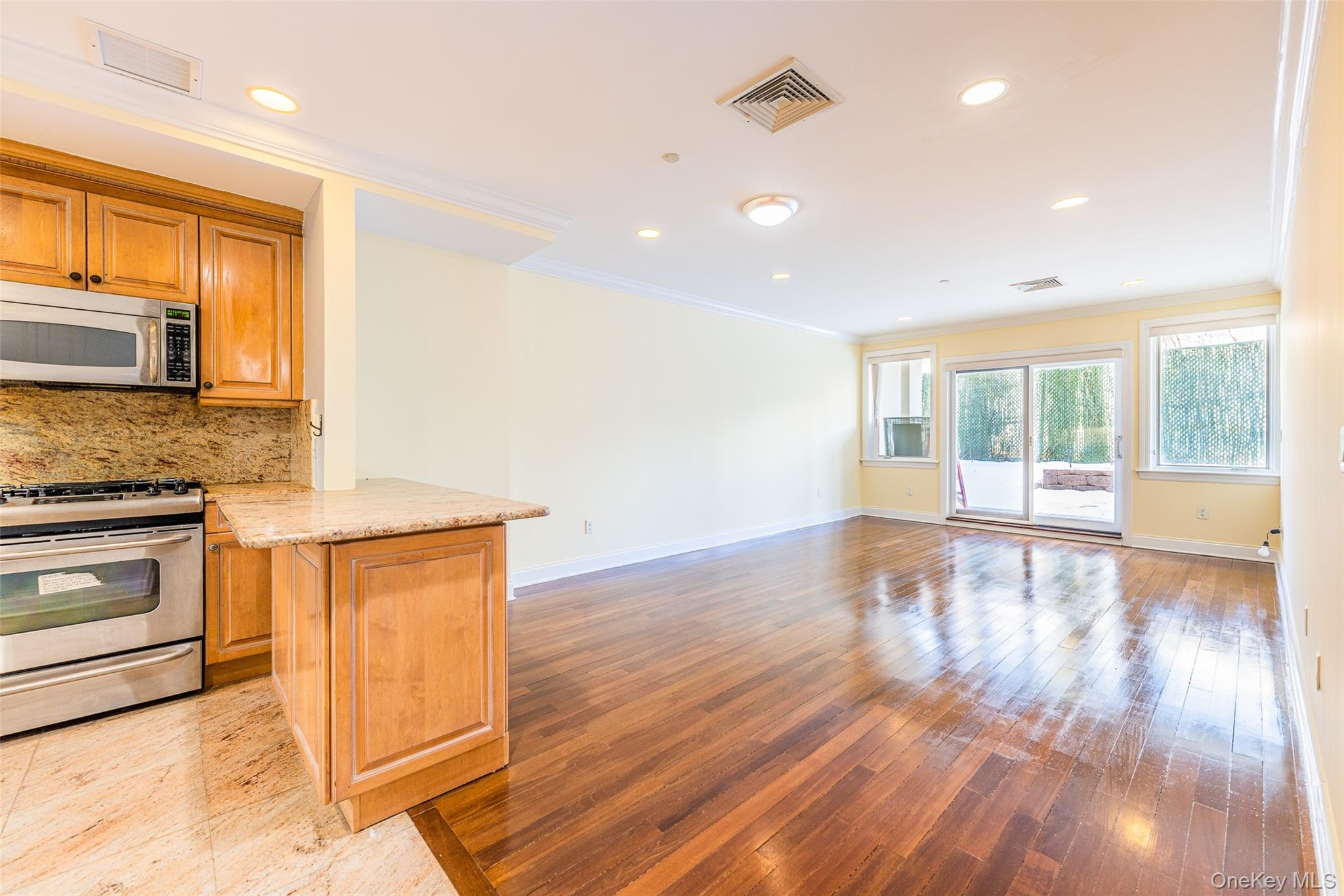 171 Great Neck Road, Unit 1F Great Neck, NY 11021 - Photo 11 of 19