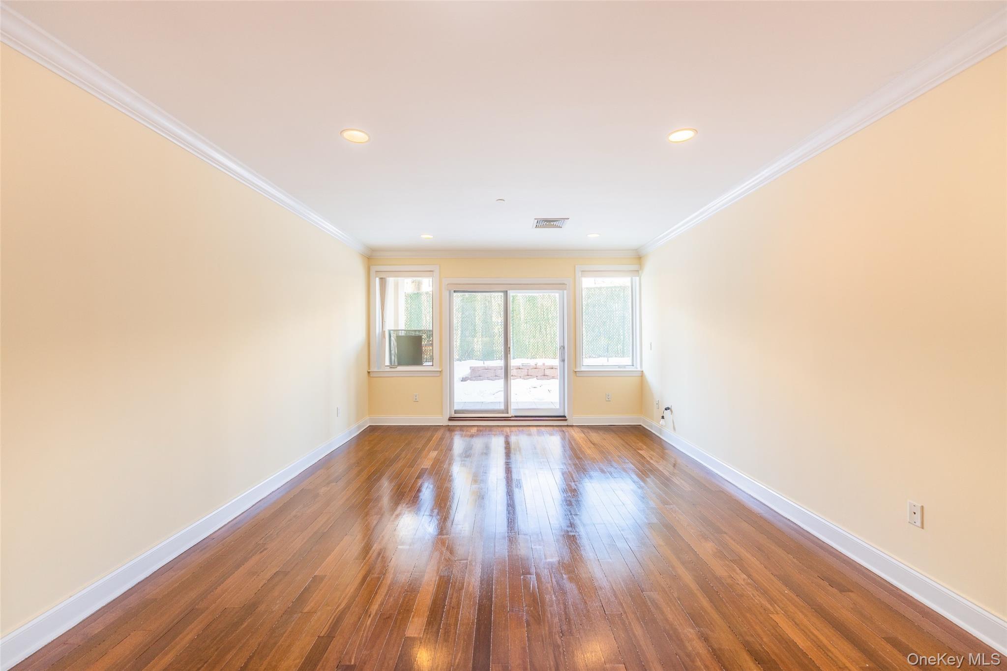 171 Great Neck Road, Unit 1F Great Neck, NY 11021 - Photo 13 of 19