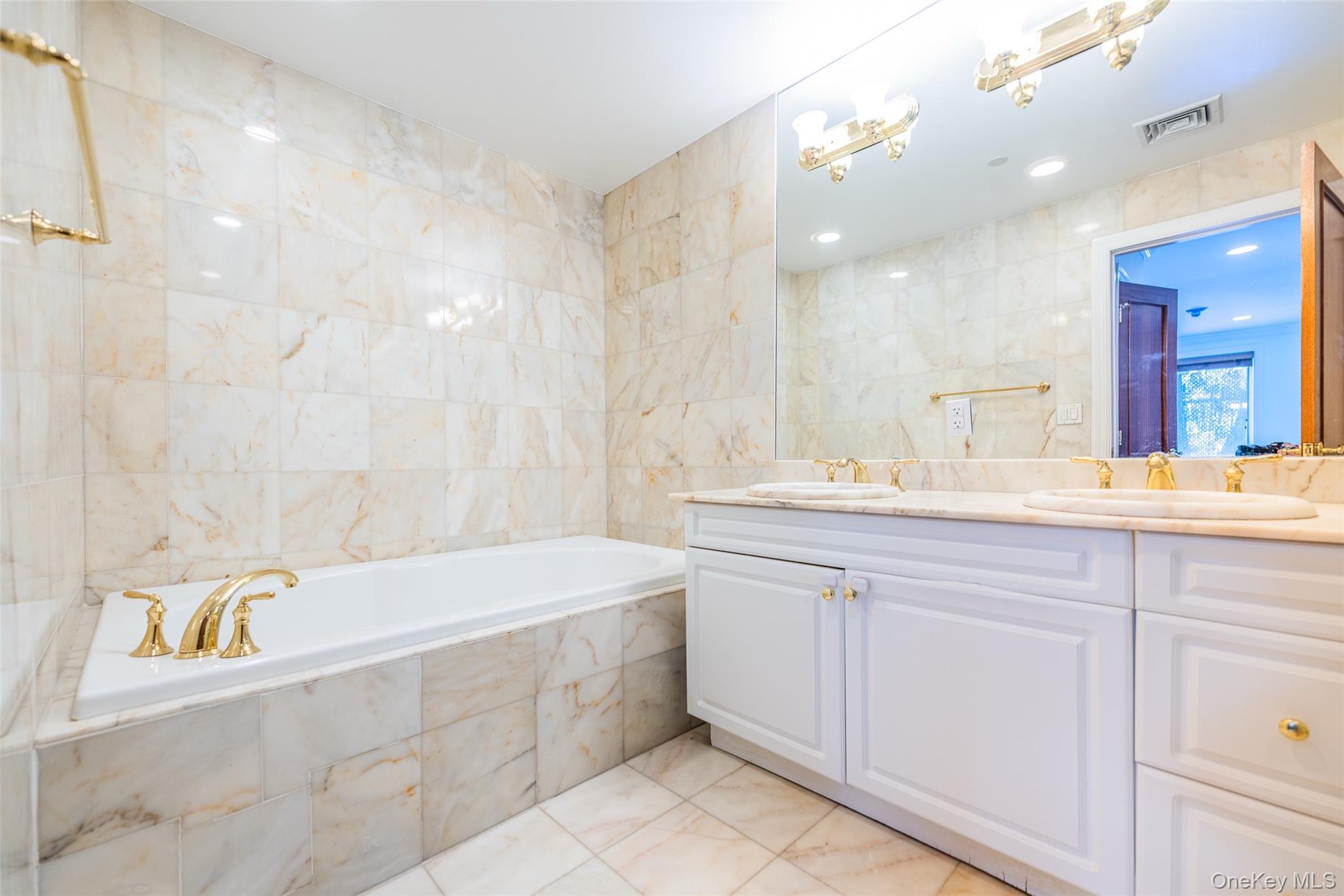 171 Great Neck Road, Unit 1F Great Neck, NY 11021 - Photo 18 of 19