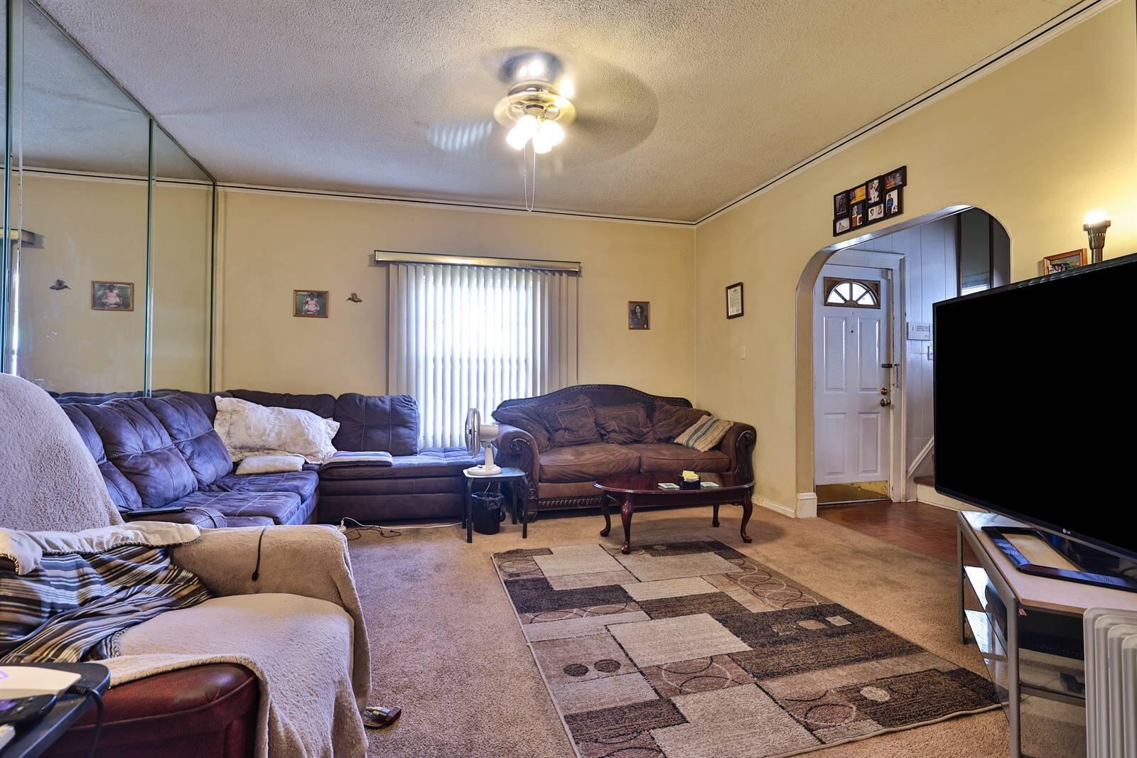 209 West Liberty Street Springfield, OH 45506 - Photo 5 of 24 005-Living-Room