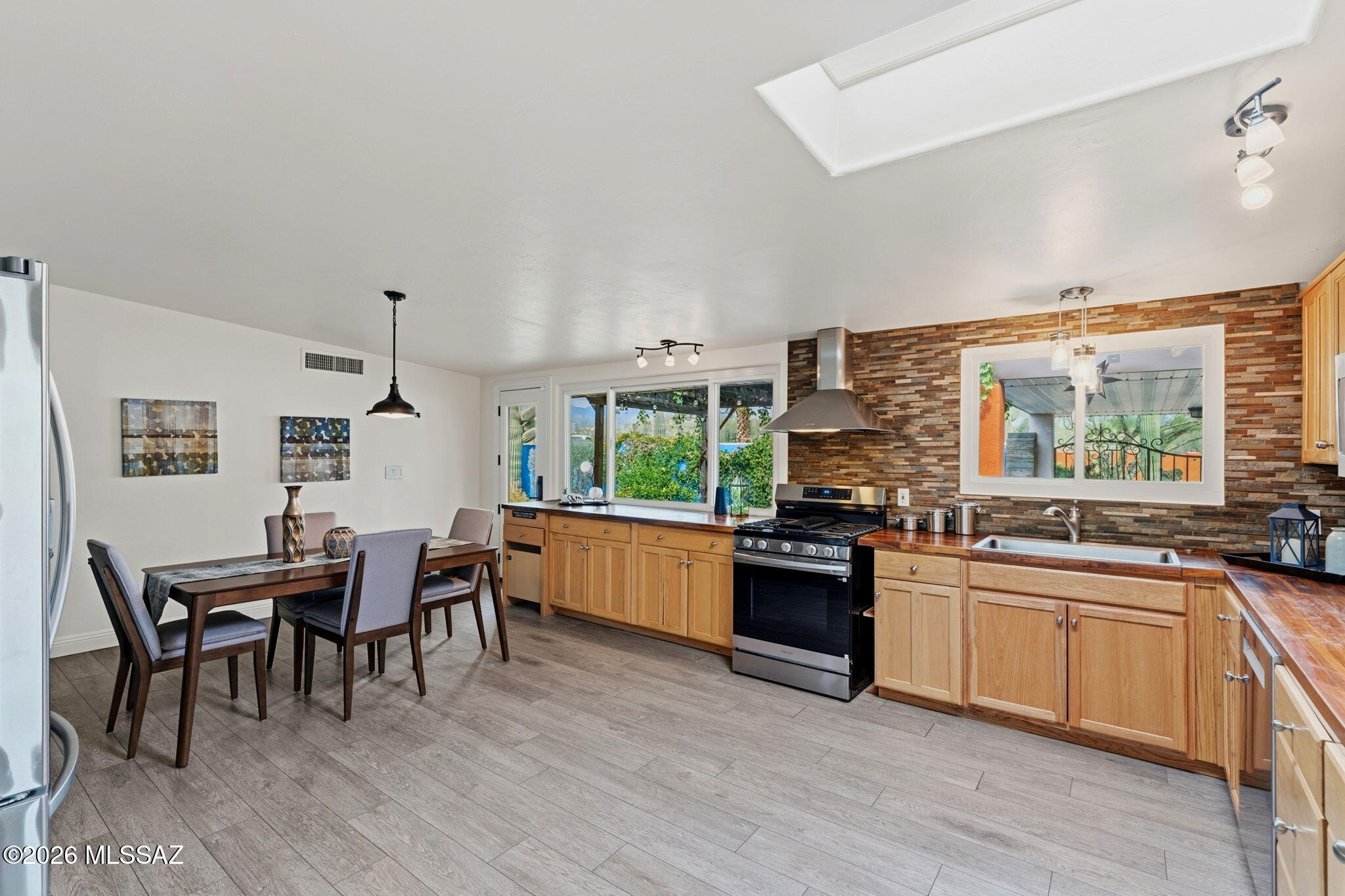 4425 North Pontatoc Road Tucson, AZ 85718 - Photo 18 of 47 Kitchen with breakfast area