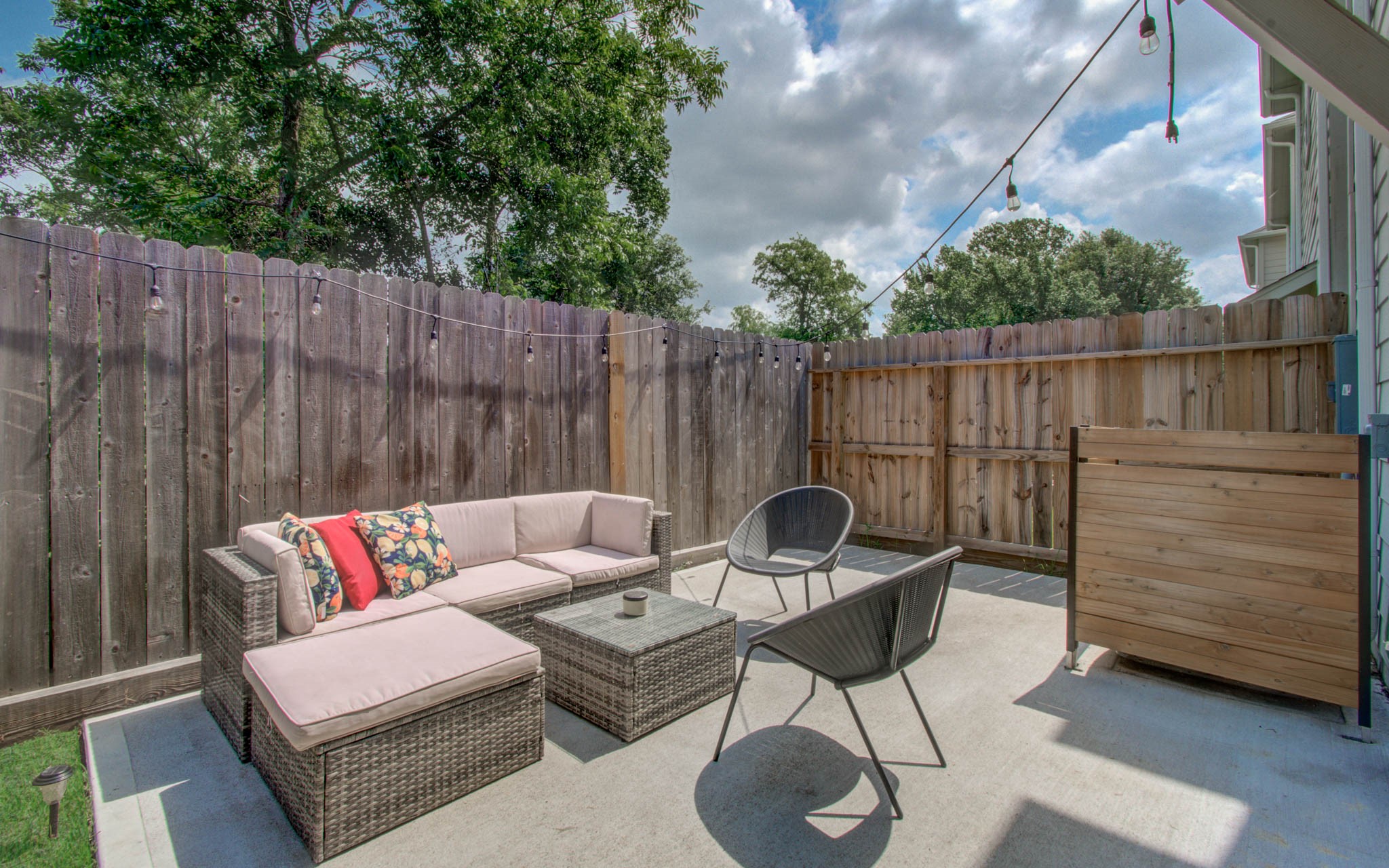 970 Highland Sound Lane Houston, TX 77091 - Photo 4 of 34