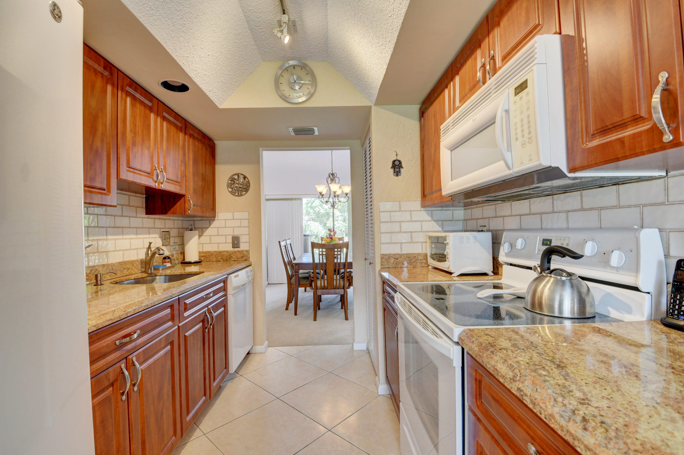 7783 Lakeside Boulevard, Unit G704 Boca Raton, FL 33434 - Photo 12 of 40 Kitchen