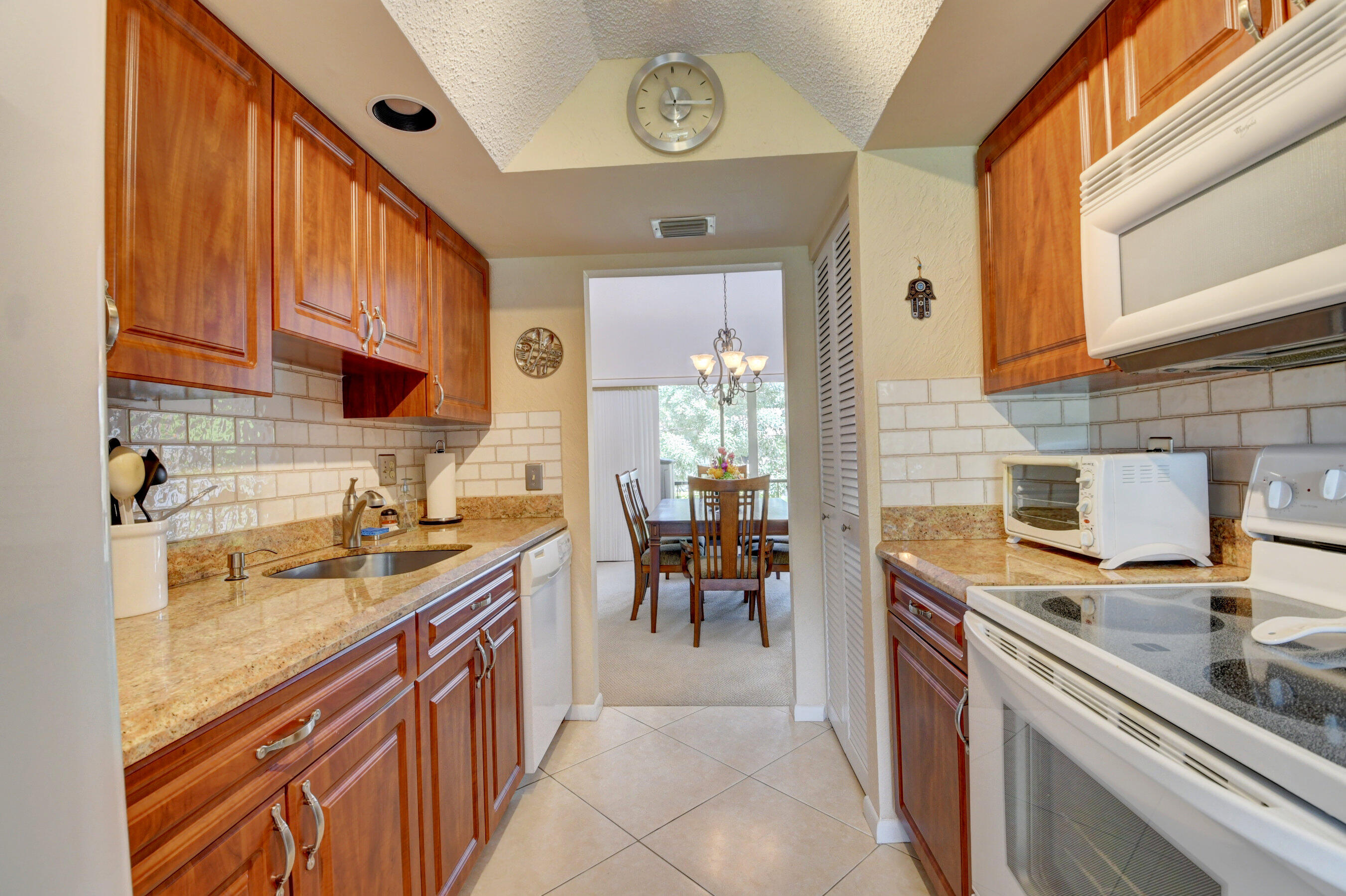 7783 Lakeside Boulevard, Unit G704 Boca Raton, FL 33434 - Photo 14 of 40 Kitchen