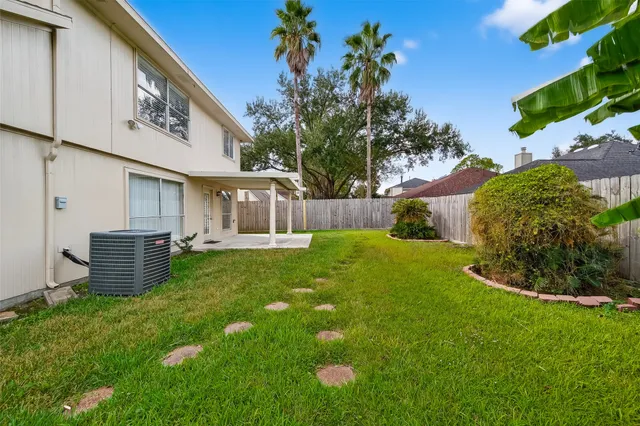 a view of a house with backyard and a garden